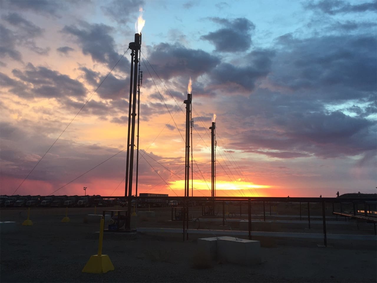 Dual pressure flare system